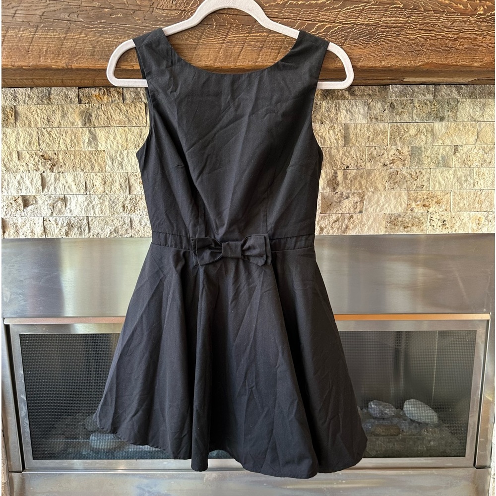 Women’s Black Dress Bow @ Waist V neck. Sleeveless Zipper Cotton/Polyester lined